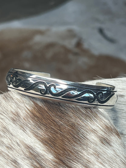 GENUINE STERLING SILVER NAVAJO TOMMY AND ROSE SINGER CUFF