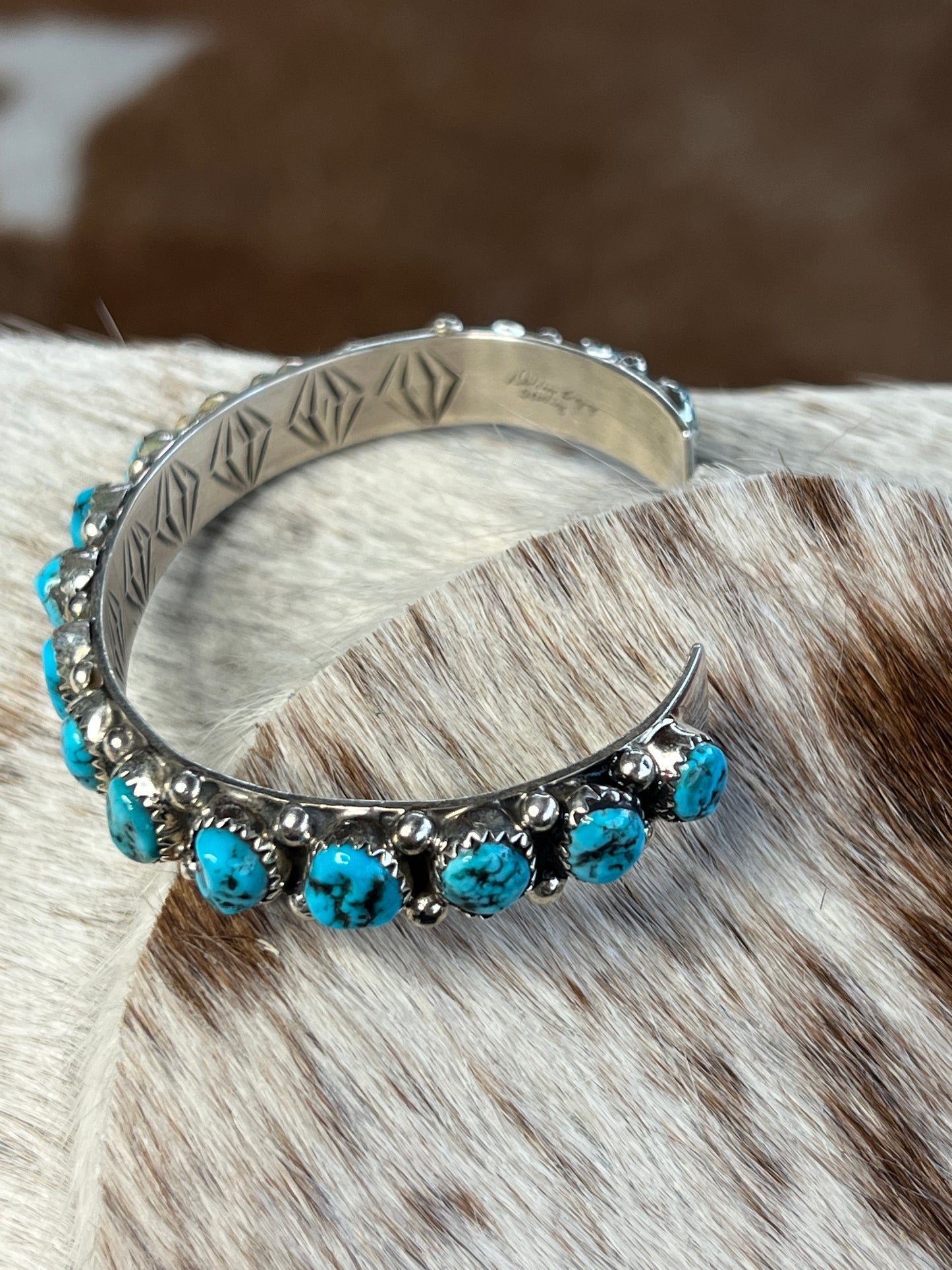 Navajo Natural Kingman Turquoise Nugget Row Sterling Silver Bracelet Hammered Cuff