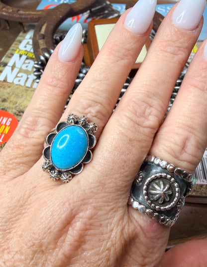 Native Made Kingman Turquoise and Sterling Silver Detailed Ring By Arlene Lewis Size 7
