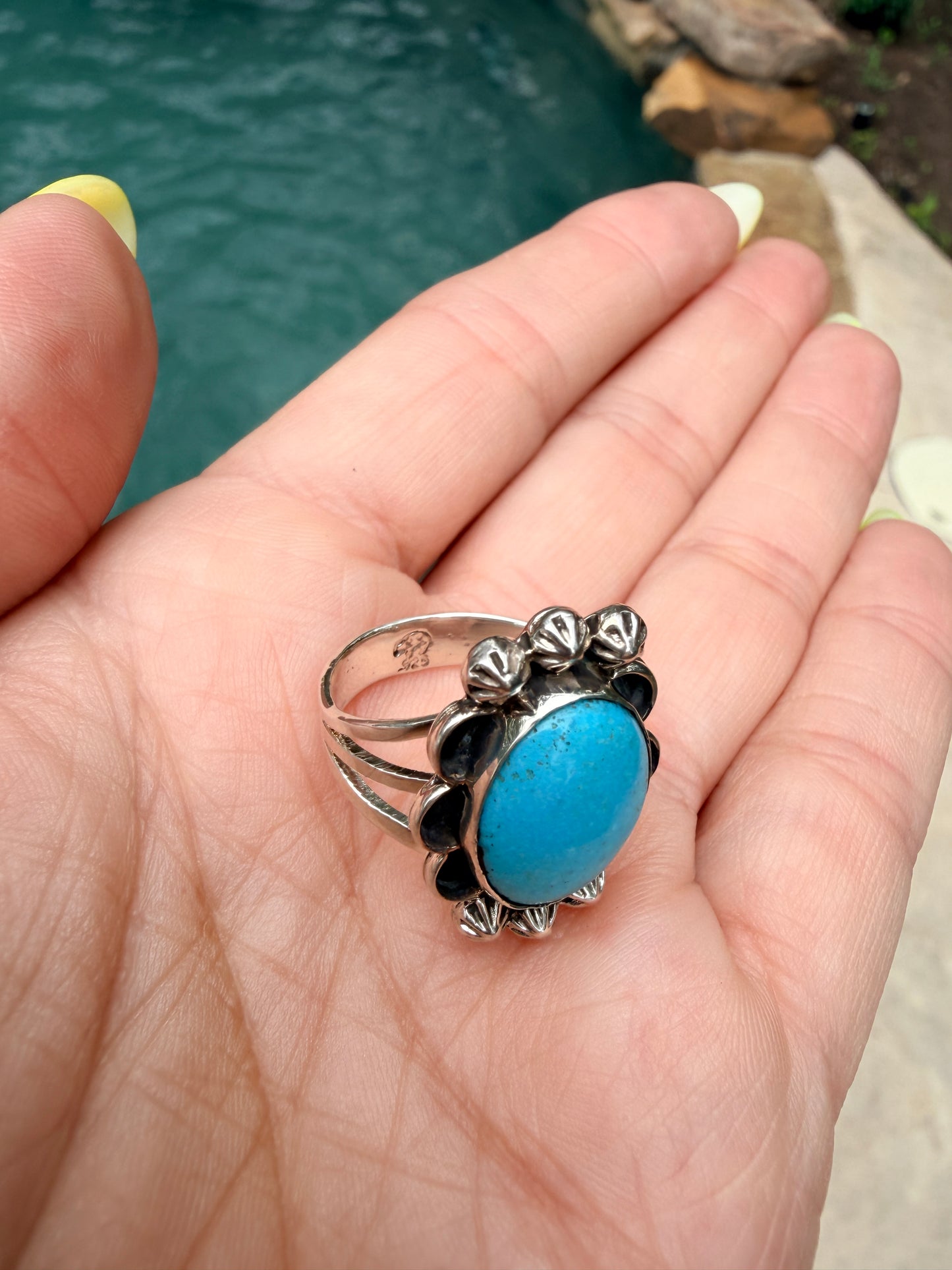 Authentic Native American Kingman Turquoise and Sterling Silver Detailed Ring By Arlene Lewis Size 7