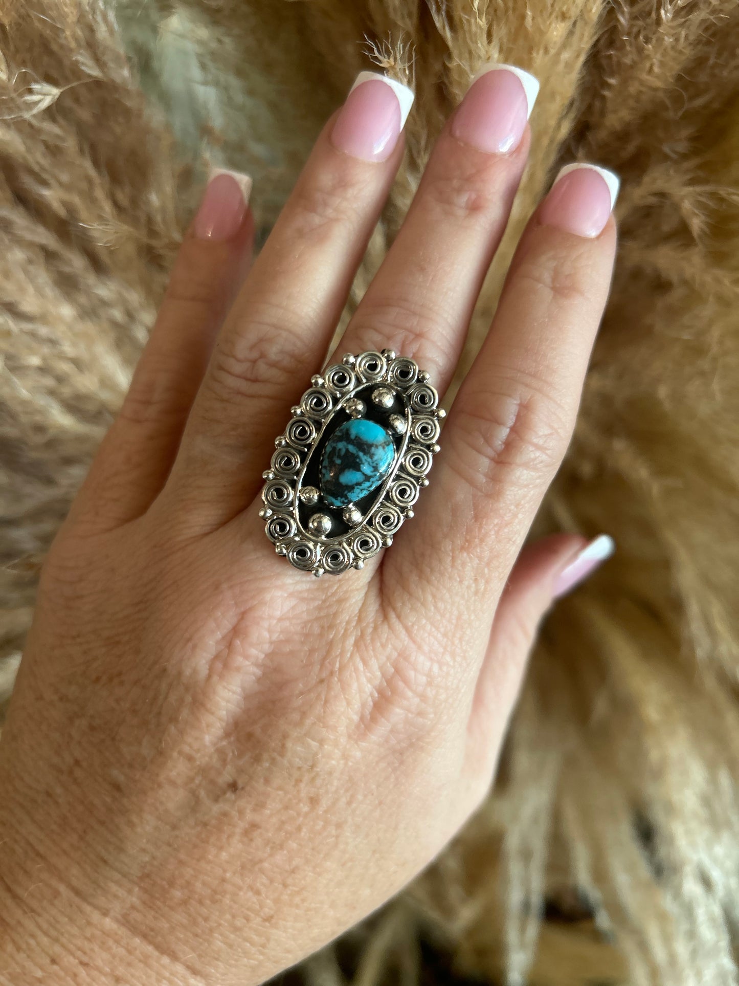 Beautiful detailed turquoise ring